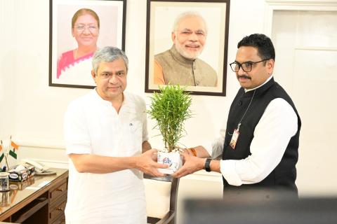 Shri Ashwini Vaishnaw being welcomed during his arrival for taking charge as the Union Minister for Information & Broadcasting, in New Delhi on June 11, 2024.